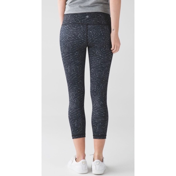 LULULEMON Samba Snake Battleship Black Wunder Under Crop III - Picture 1 of 8
